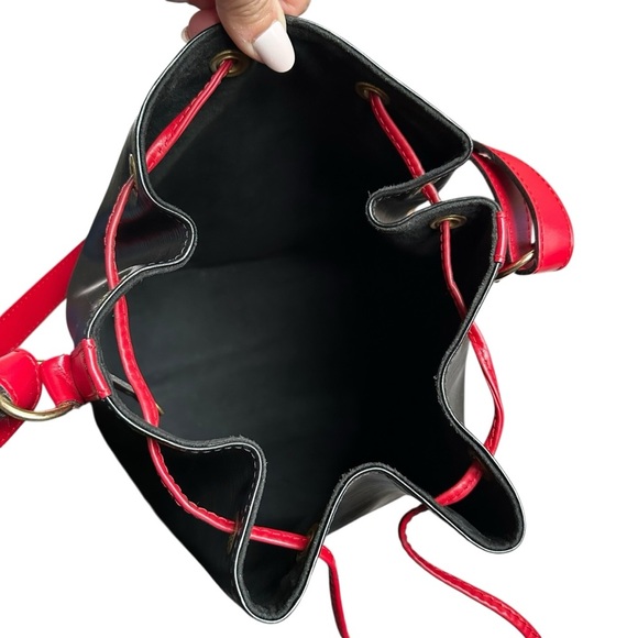 Louis Vuitton Black & Red Epi Leather Noe Castilian Drawstring Shoulder Bag - Picture 11 of 12